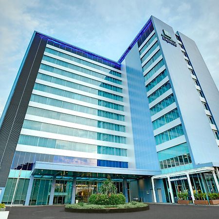 Holiday Inn Express Jakarta International Expo By Ihg Eksteriør billede
