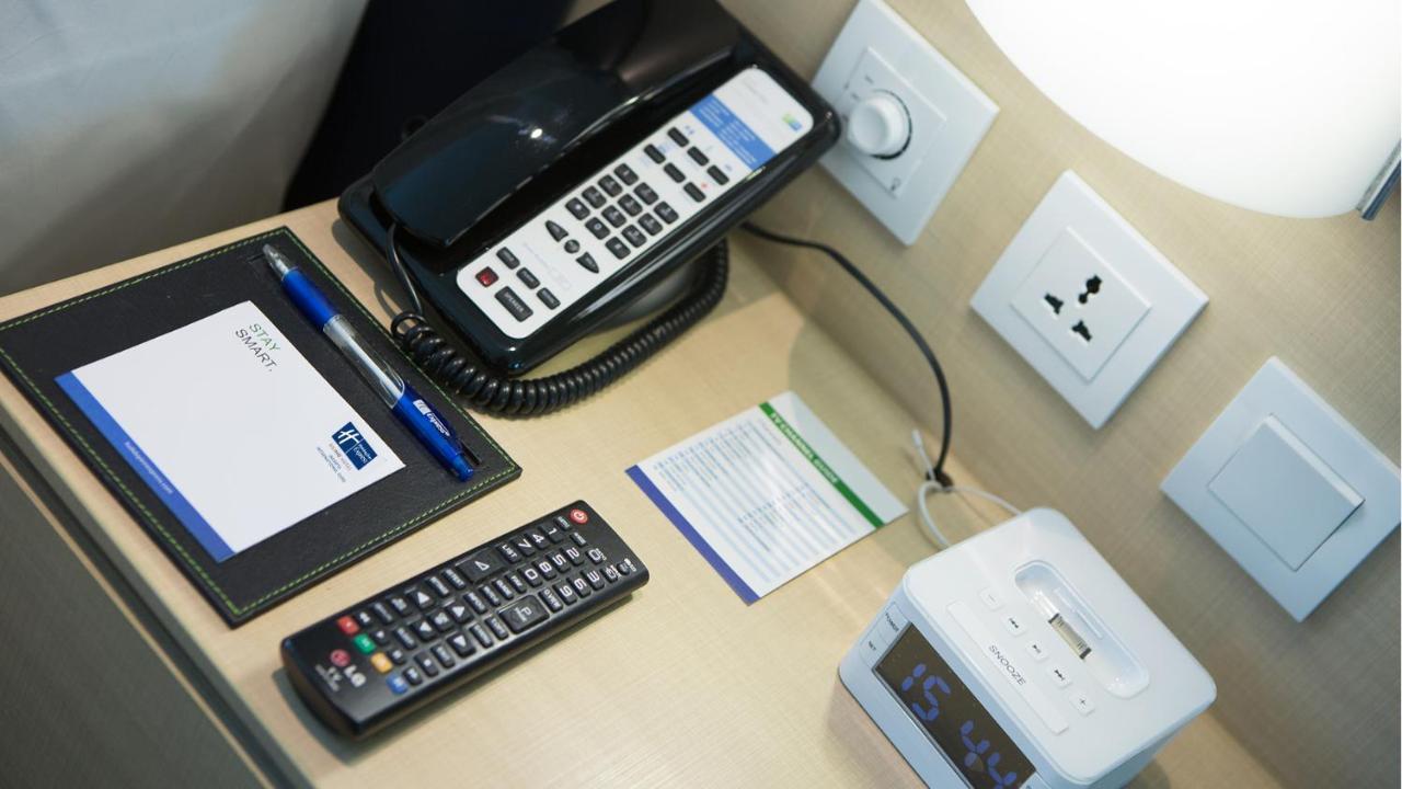 Holiday Inn Express Jakarta International Expo By Ihg Eksteriør billede