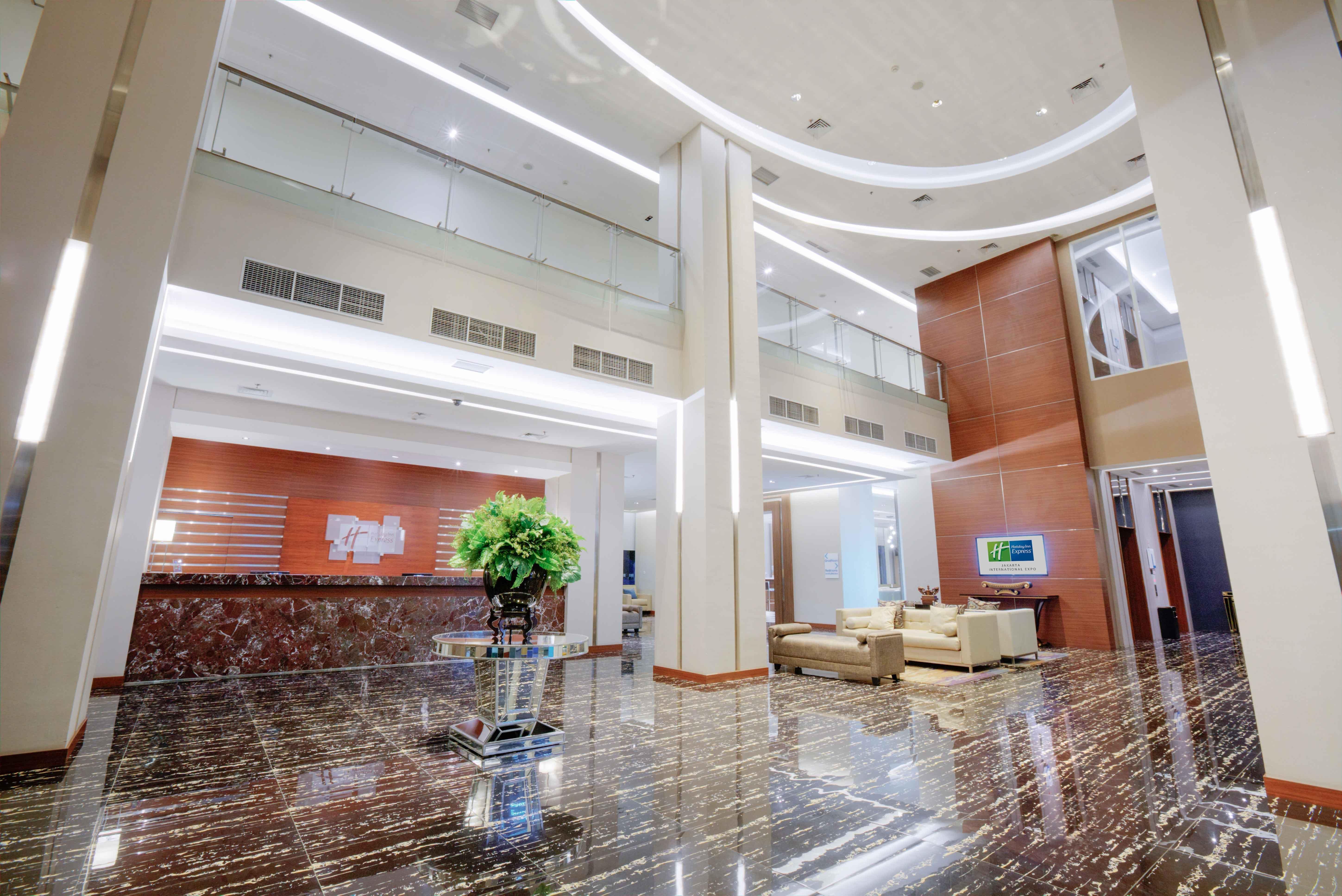 Holiday Inn Express Jakarta International Expo By Ihg Eksteriør billede