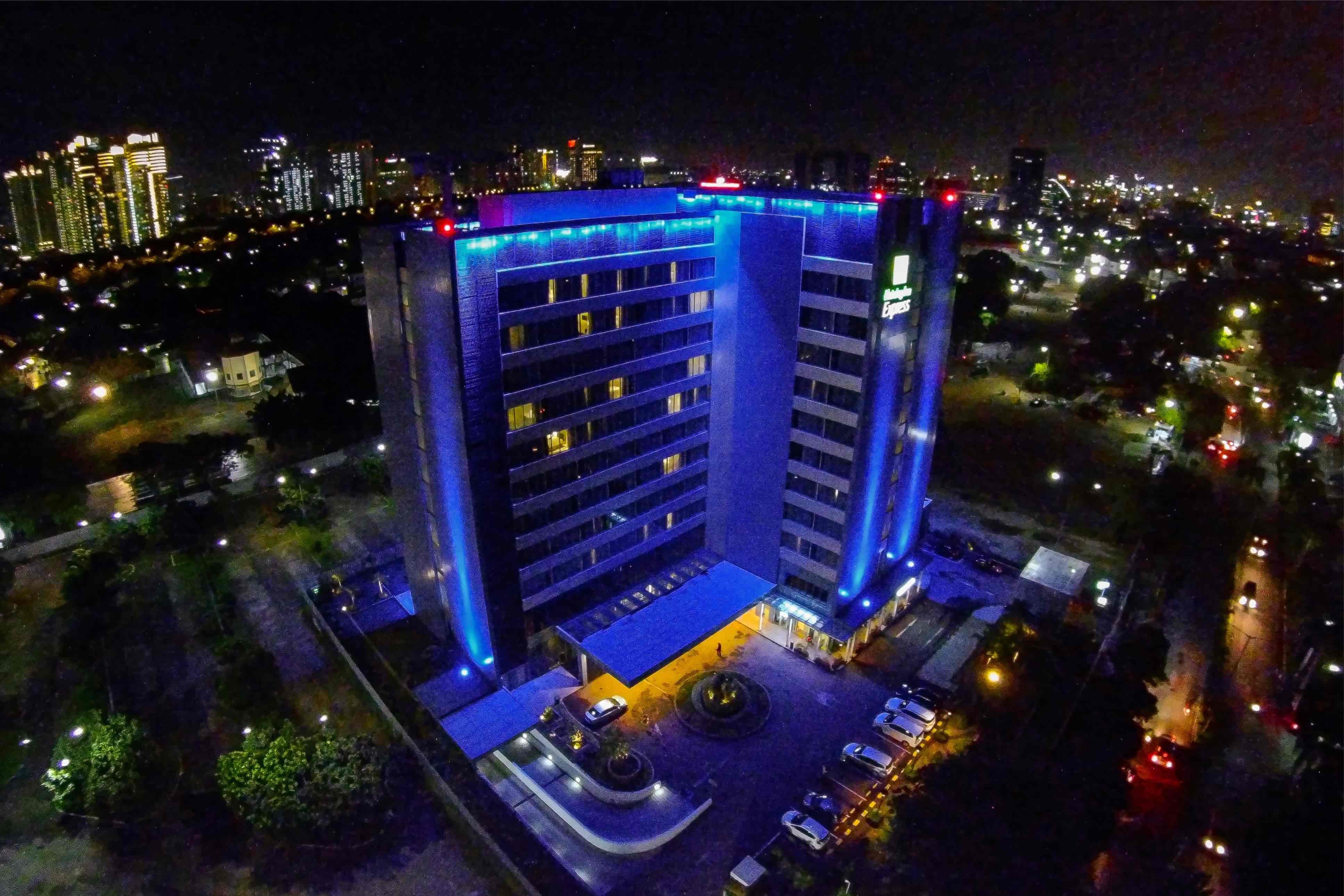 Holiday Inn Express Jakarta International Expo By Ihg Eksteriør billede