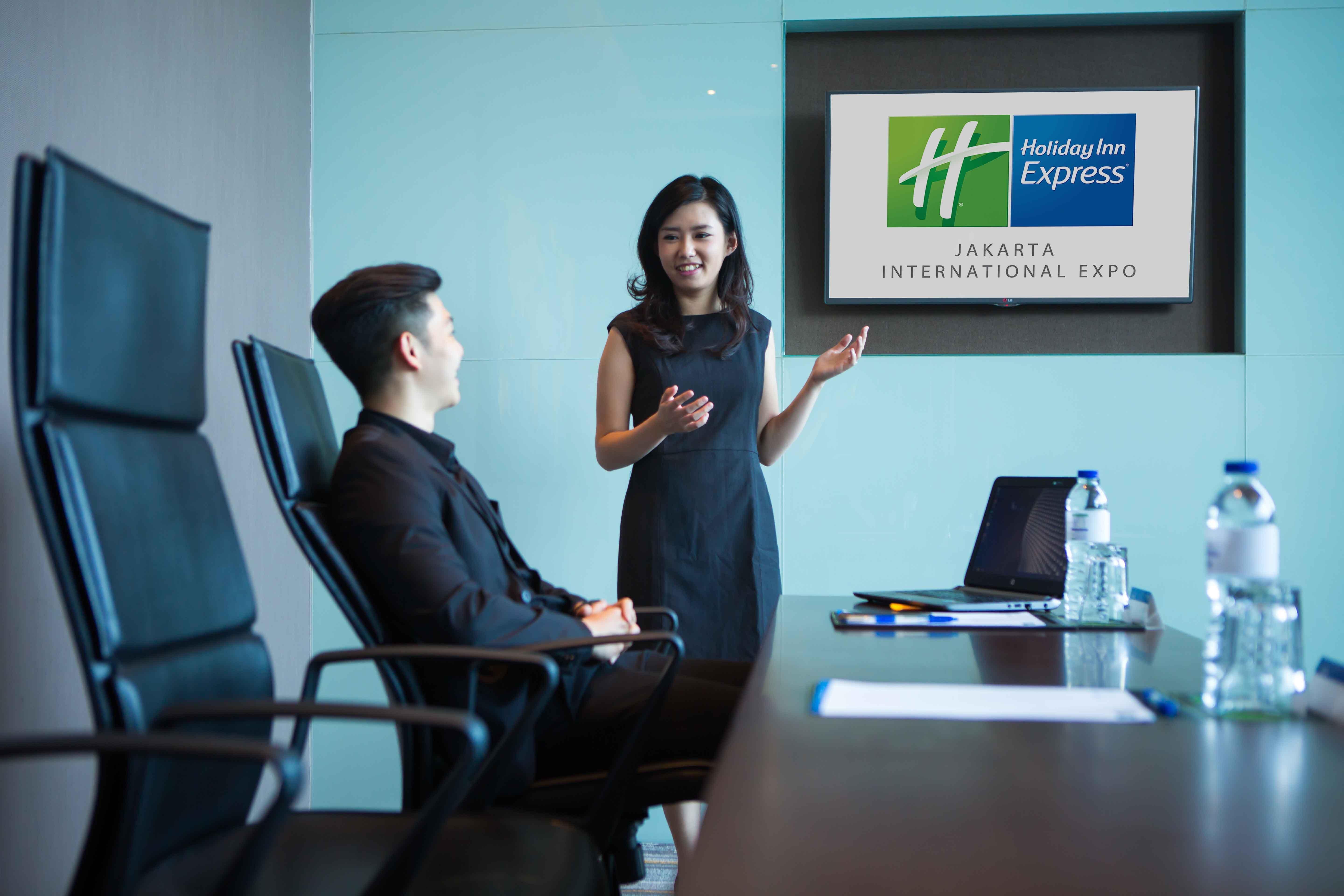 Holiday Inn Express Jakarta International Expo By Ihg Eksteriør billede
