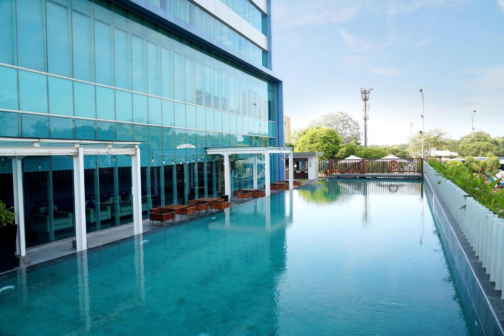 Holiday Inn Express Jakarta International Expo By Ihg Eksteriør billede
